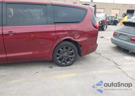 2018 Chrysler Pacifica Touring Plus z USA, uszkodzony, nr VIN 2C4RC1FG0JR204622